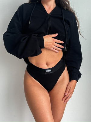 Laurie wears S bottom